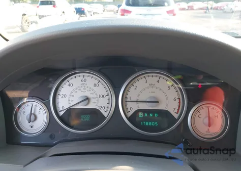 2009 Chrysler Town & Country Touring из США, поврежденный, VIN 2A8HR54199R643192